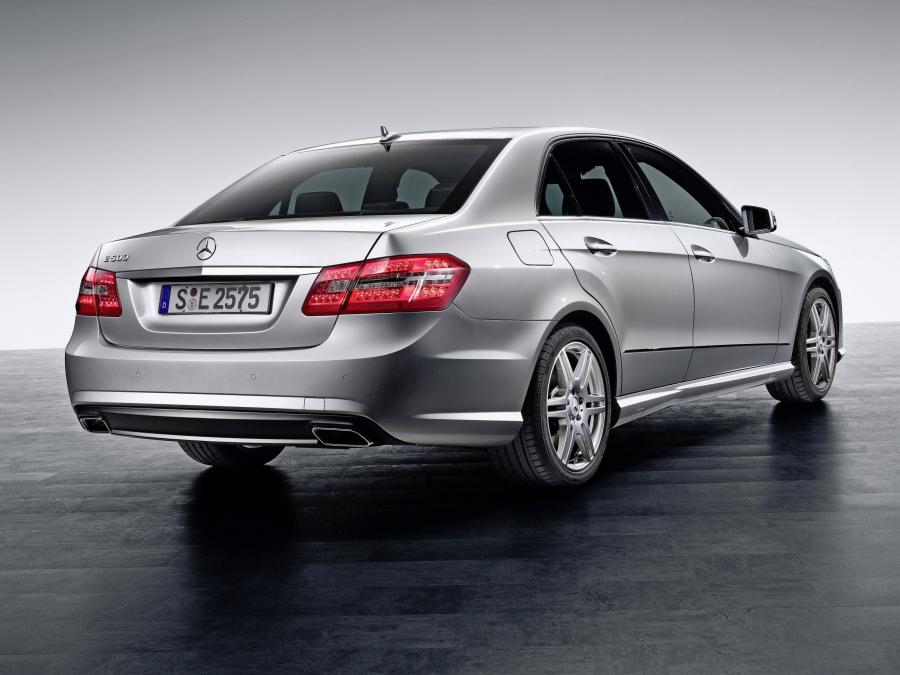  Mercedes-Benz E-Class 2010 года  (фото 110 из 128)